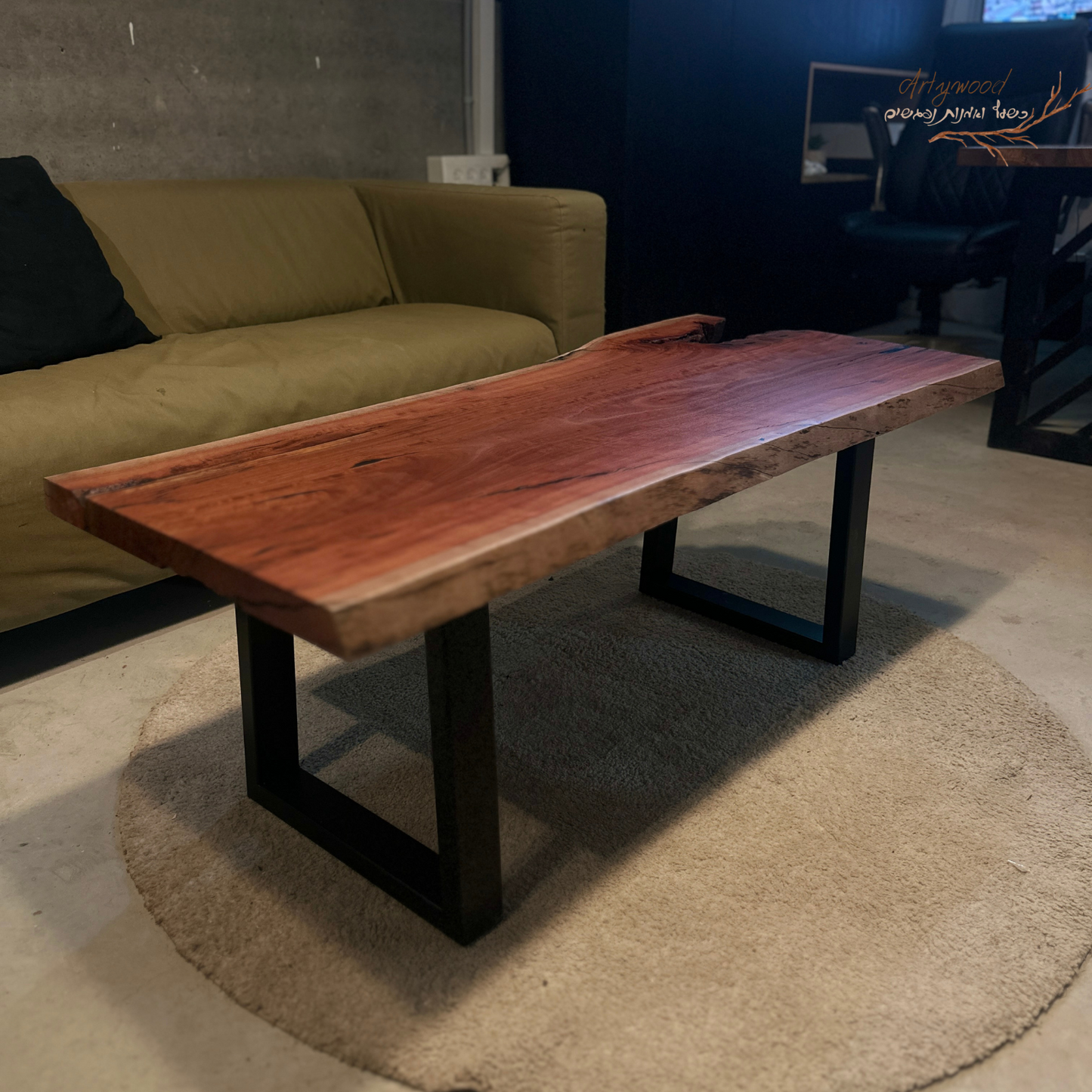 שולחן סלון אקליפטוס "קצוות טבעיים"