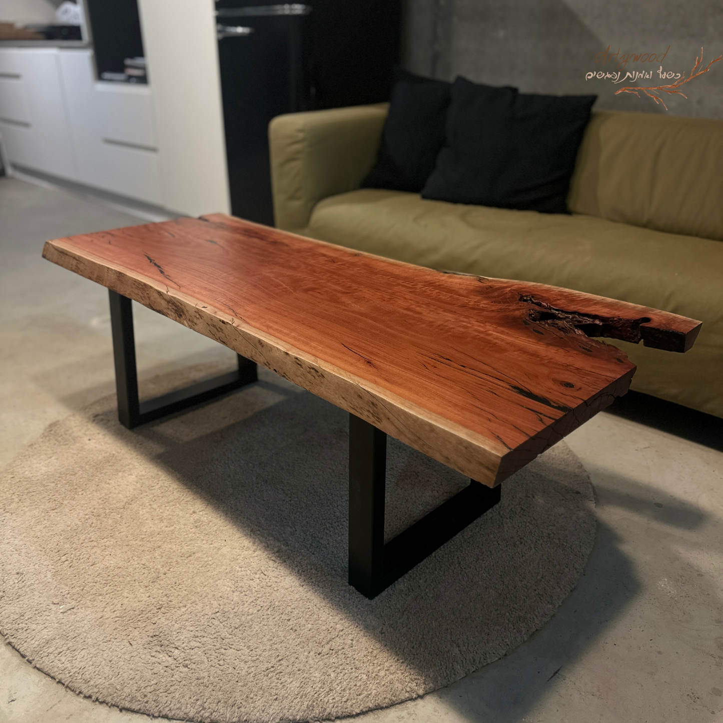 שולחן סלון אקליפטוס "קצוות טבעיים"