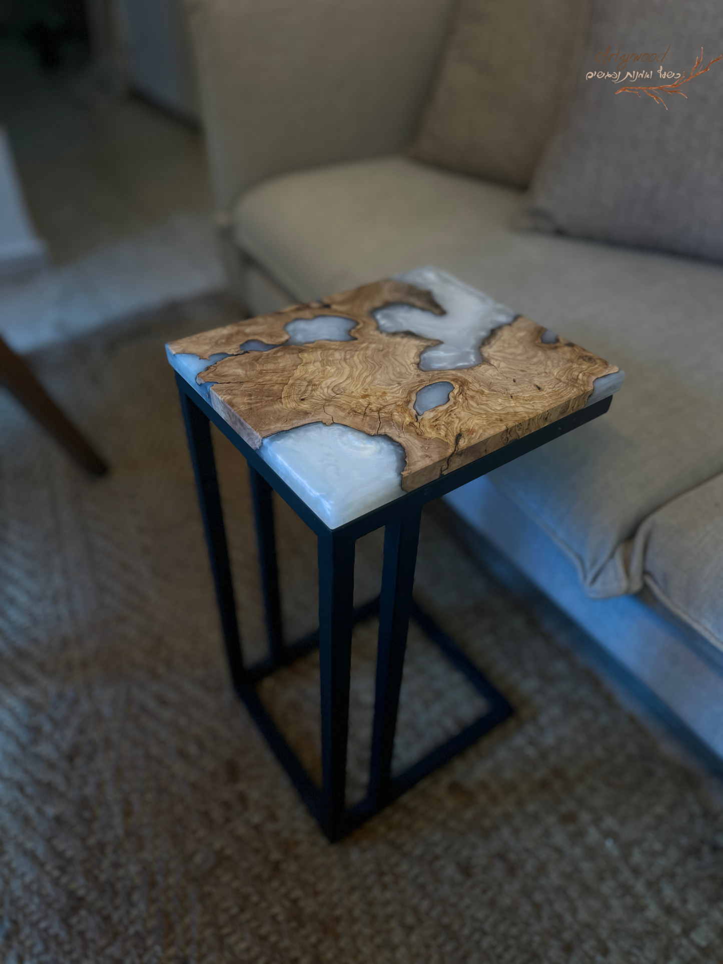 נשכן צד בשילוב עץ זית ואפוקסי קריסטלי